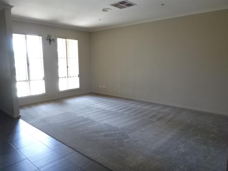 24 McCallum Drive, Cranbourne East VIC 3977