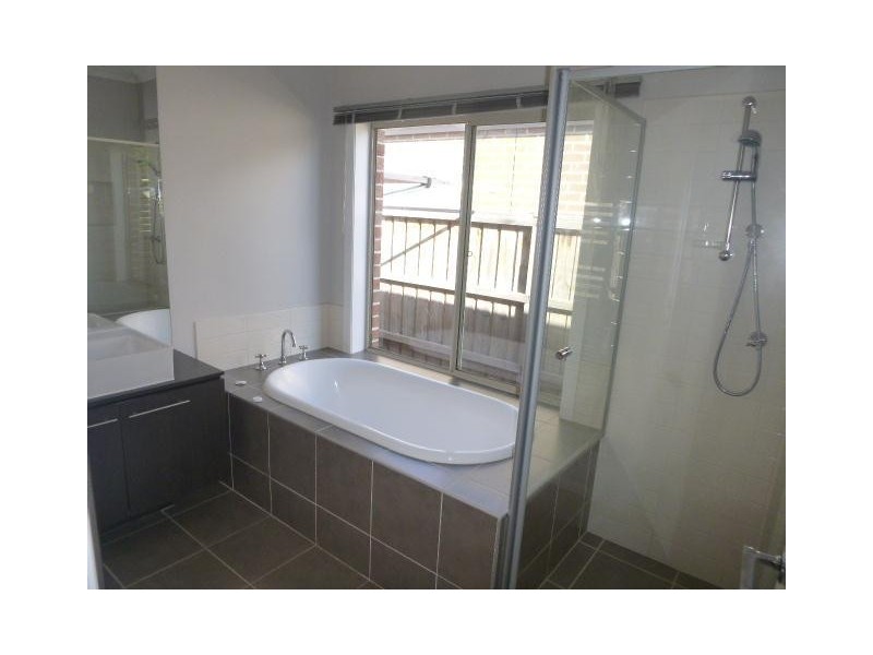 69 Melington Drive, Lyndhurst VIC 3975