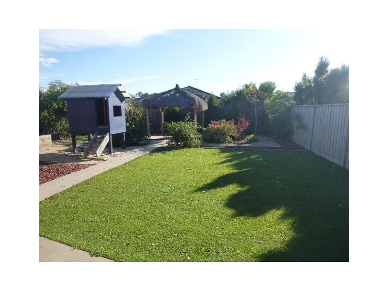 69 Melington Drive, Lyndhurst VIC 3975