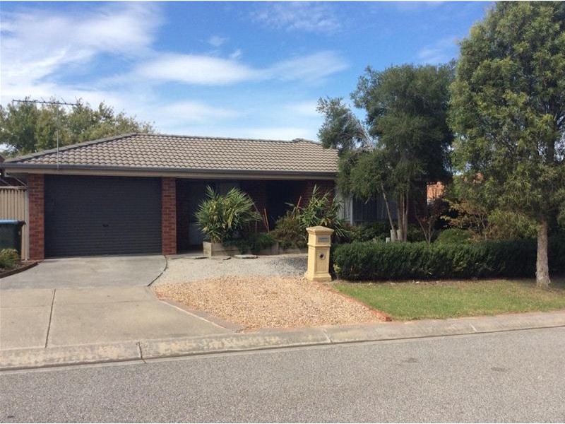 10 Wilmott Close, Berwick VIC 3806