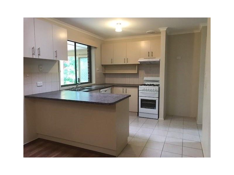 10 Wilmott Close, Berwick VIC 3806