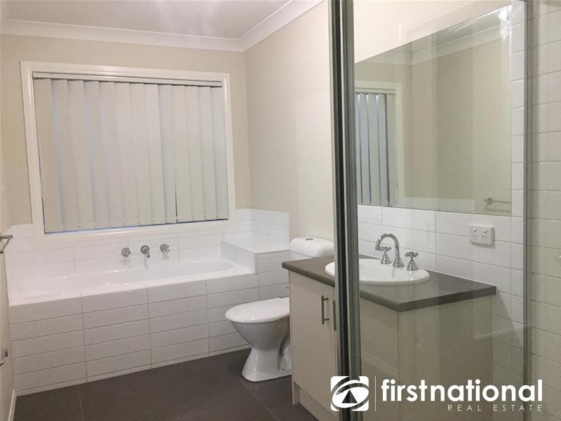 21B Snodgrass Street, Pakenham VIC 3810