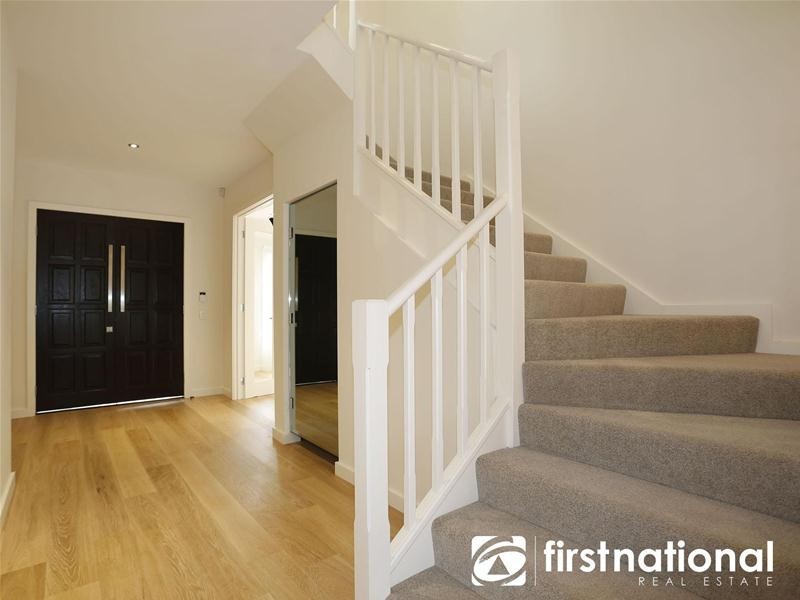 16 Araluen Rise, Narre Warren VIC 3805