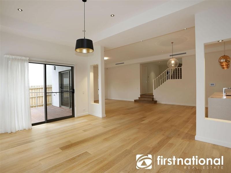 16 Araluen Rise, Narre Warren VIC 3805