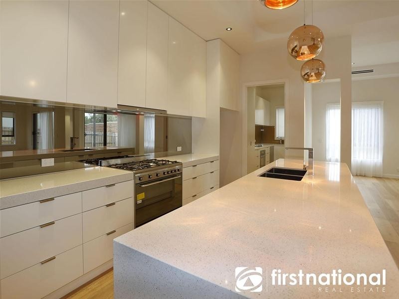 16 Araluen Rise, Narre Warren VIC 3805