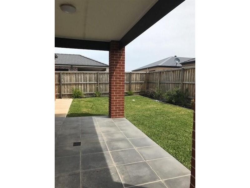 9 Manhattan Drive, Officer VIC 3809