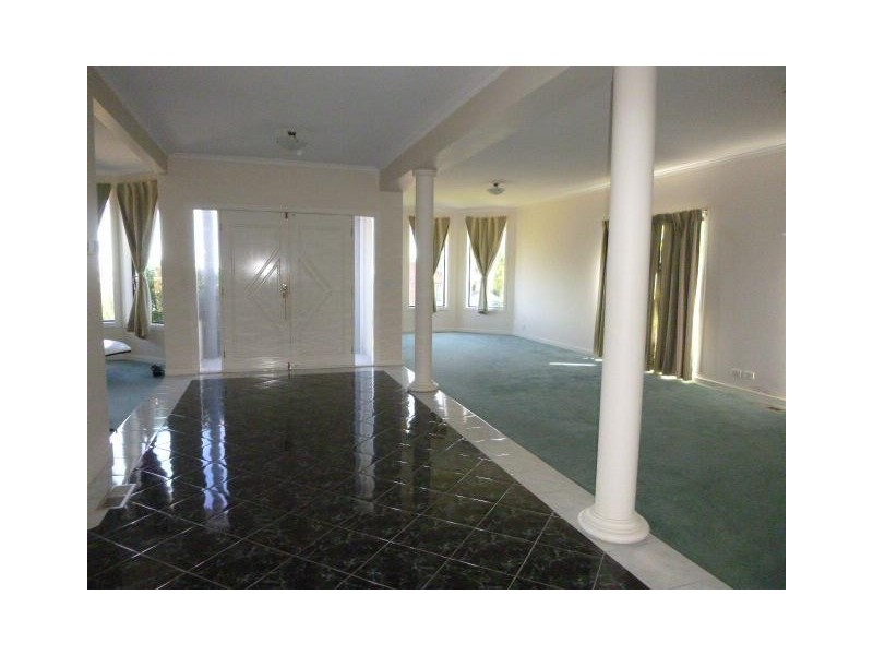 49 John Edgcumbe Way, Endeavour Hills VIC 3802