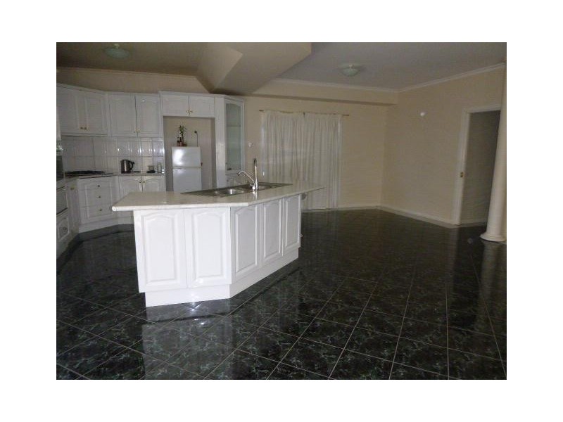 49 John Edgcumbe Way, Endeavour Hills VIC 3802