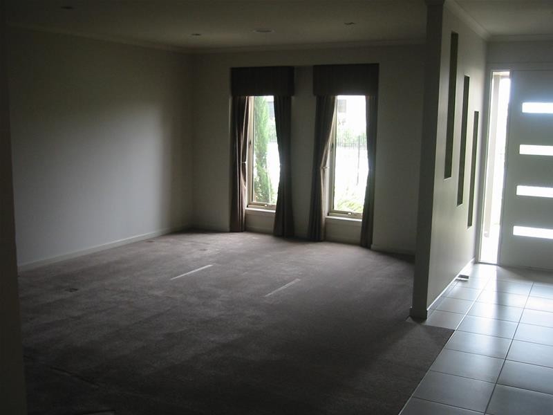 38 Golden Grove Drive, Narre Warren South VIC 3805