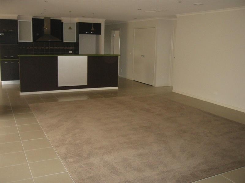 38 Golden Grove Drive, Narre Warren South VIC 3805