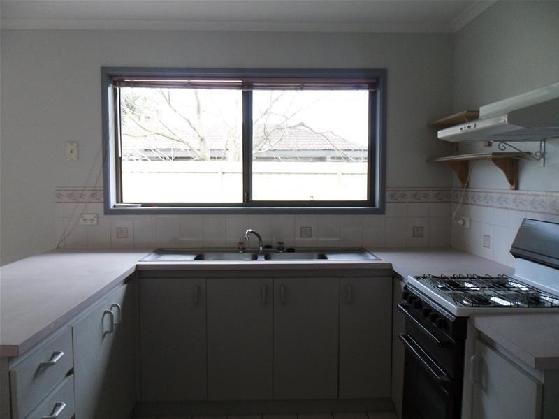 50 Collins Crescent, Berwick VIC 3806