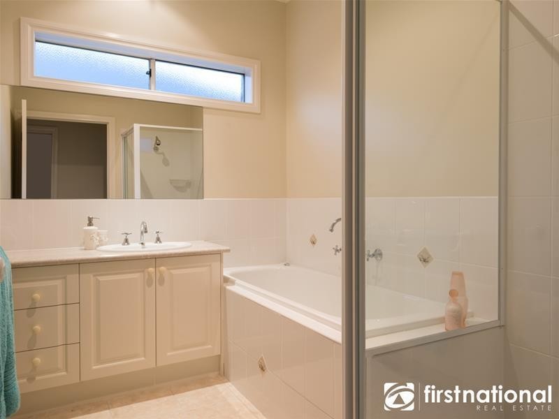 4 Killarney Crescent, Pakenham VIC 3810