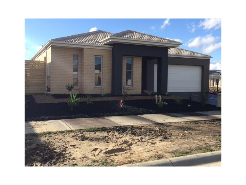 16 Joanne Way, Officer VIC 3809