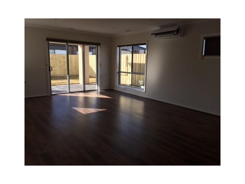 16 Joanne Way, Officer VIC 3809