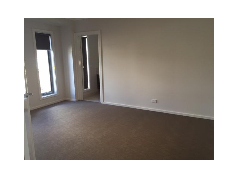 16 Joanne Way, Officer VIC 3809