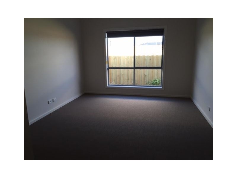 16 Joanne Way, Officer VIC 3809