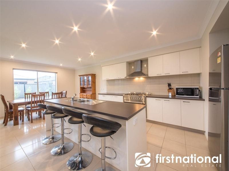 41 Bonnington Boulevard, Clyde North VIC 3978