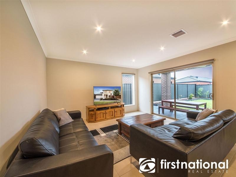 41 Bonnington Boulevard, Clyde North VIC 3978