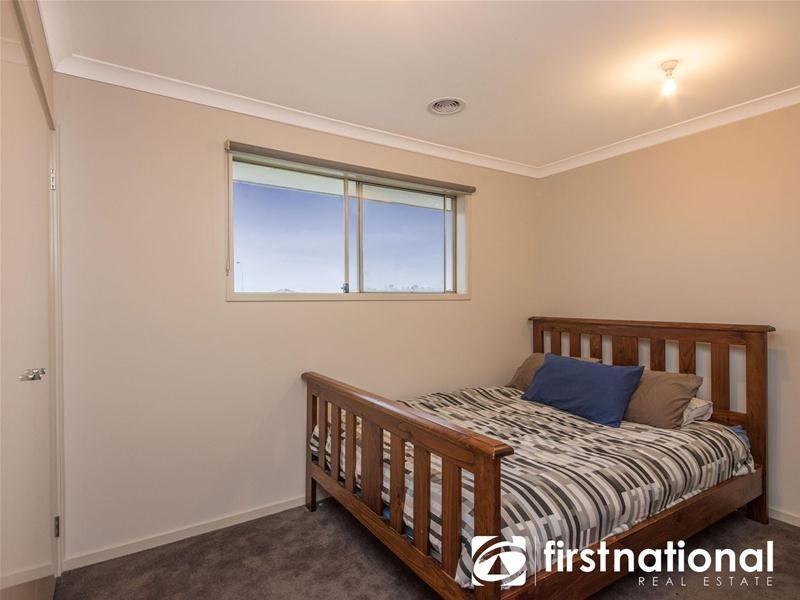 41 Bonnington Boulevard, Clyde North VIC 3978