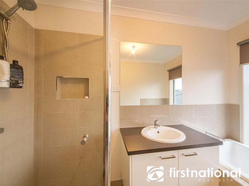 41 Bonnington Boulevard, Clyde North VIC 3978