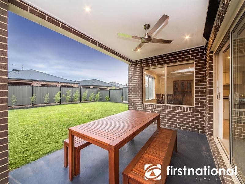 41 Bonnington Boulevard, Clyde North VIC 3978