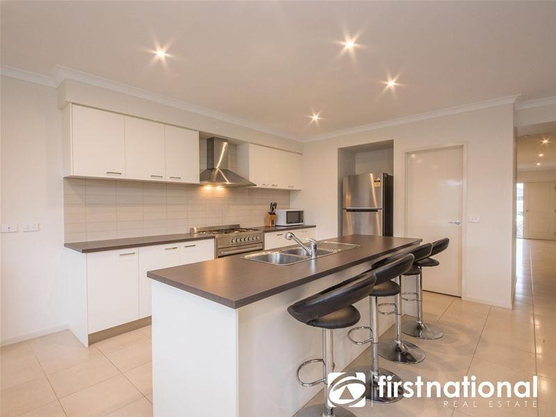 41 Bonnington Boulevard, Clyde North VIC 3978