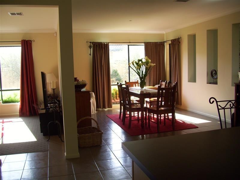 2 Riflebird Avenue, Narre Warren VIC 3805