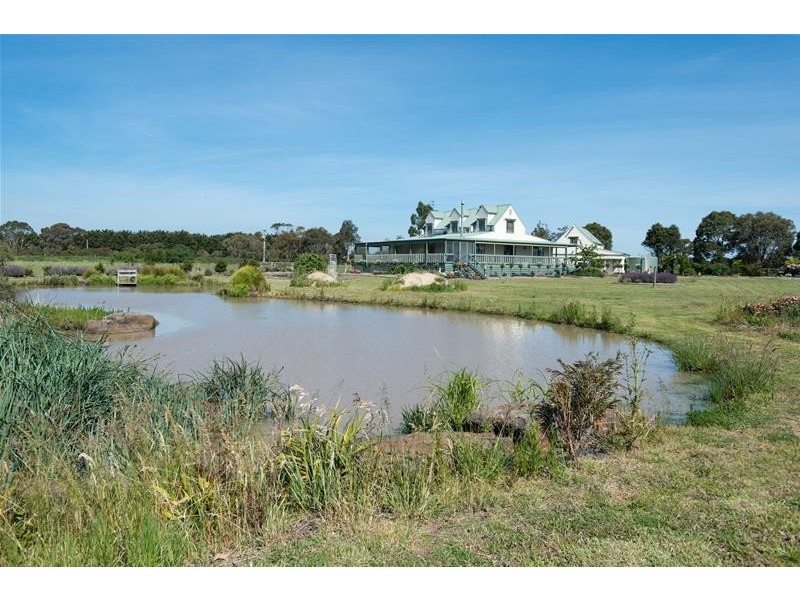 965 McDonalds Drain Road West, Pakenham VIC 3810