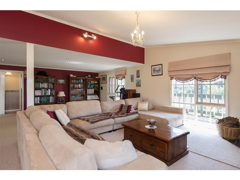 965 McDonalds Drain Road West, Pakenham VIC 3810