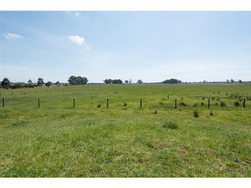 965 McDonalds Drain Road West, Pakenham VIC 3810