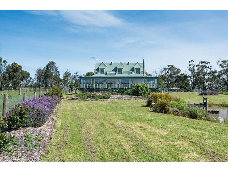 965 McDonalds Drain Road West, Pakenham VIC 3810