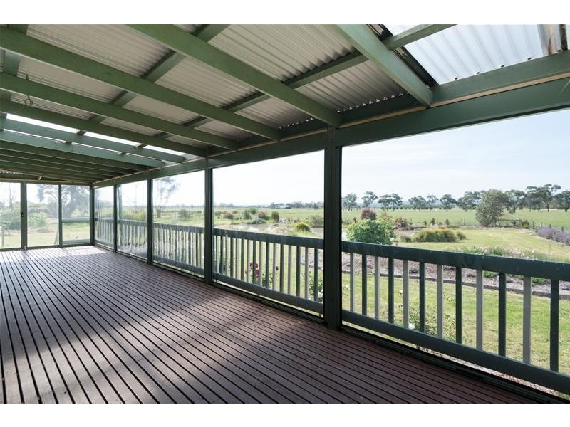 965 McDonalds Drain Road West, Pakenham VIC 3810