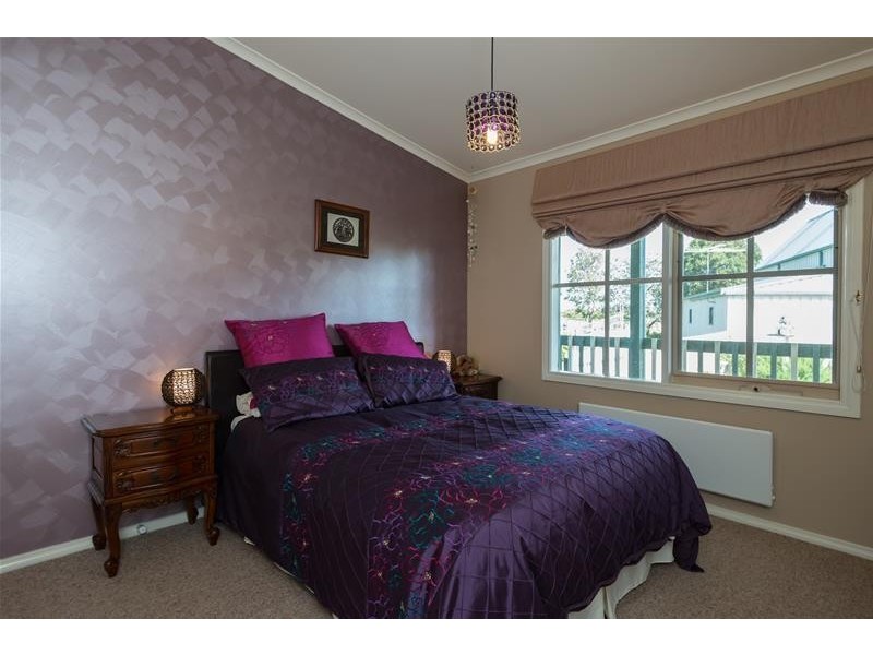 965 McDonalds Drain Road West, Pakenham VIC 3810