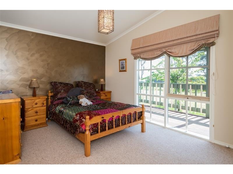 965 McDonalds Drain Road West, Pakenham VIC 3810