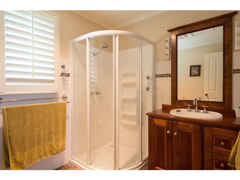 965 McDonalds Drain Road West, Pakenham VIC 3810