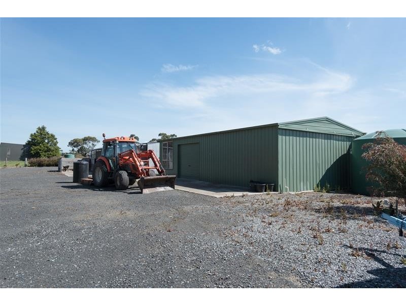 965 McDonalds Drain Road West, Pakenham VIC 3810