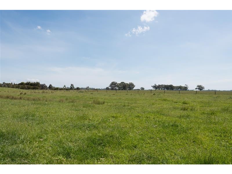 965 McDonalds Drain Road West, Pakenham VIC 3810