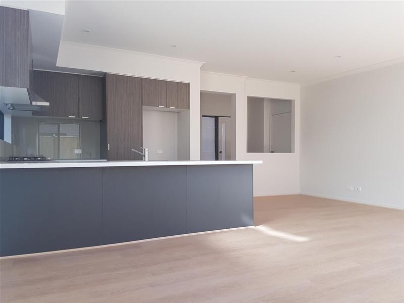 8 Nolan Crescent, Officer VIC 3809