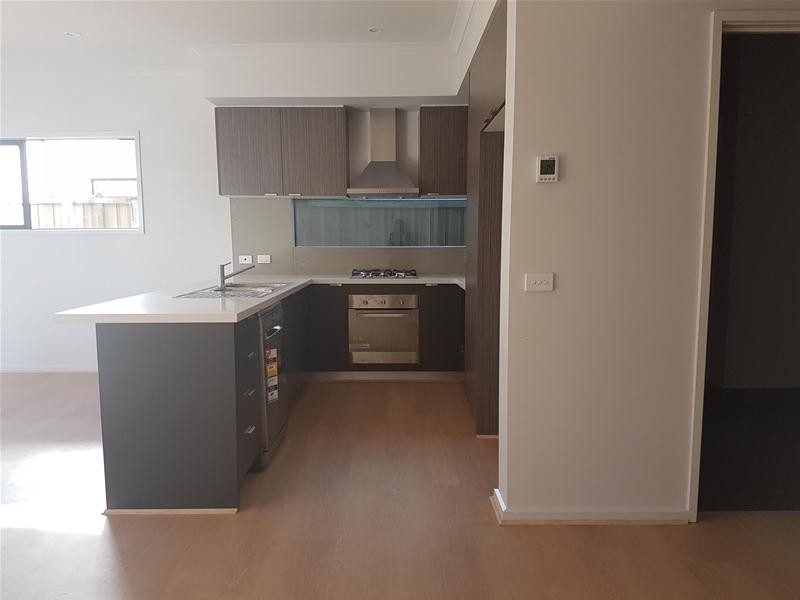 8 Nolan Crescent, Officer VIC 3809