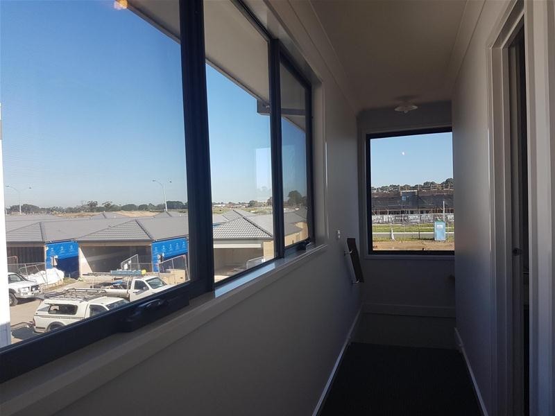 8 Nolan Crescent, Officer VIC 3809