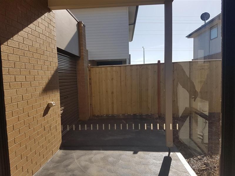 8 Nolan Crescent, Officer VIC 3809