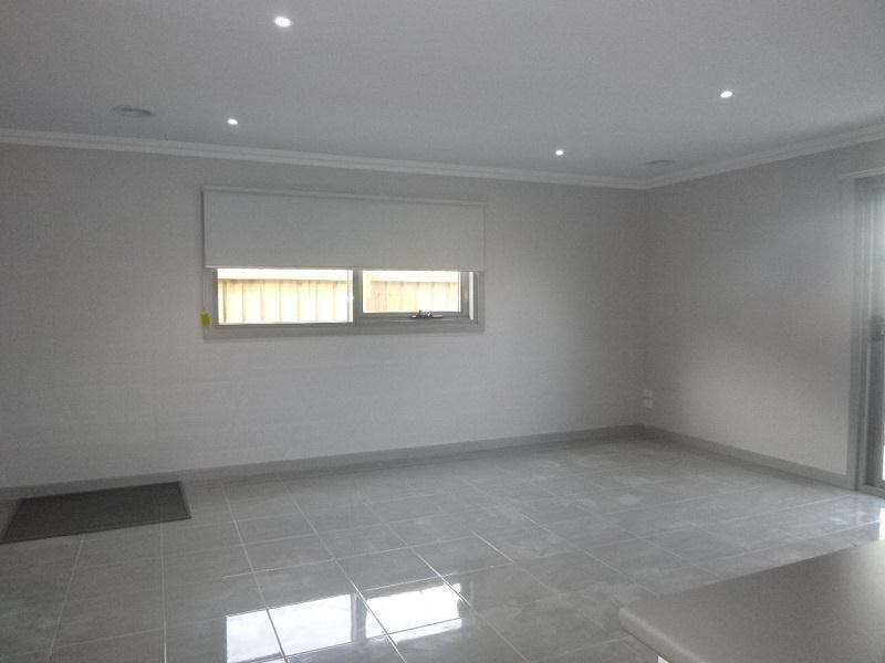 2/8 Pomegranate Way, Pakenham VIC 3810