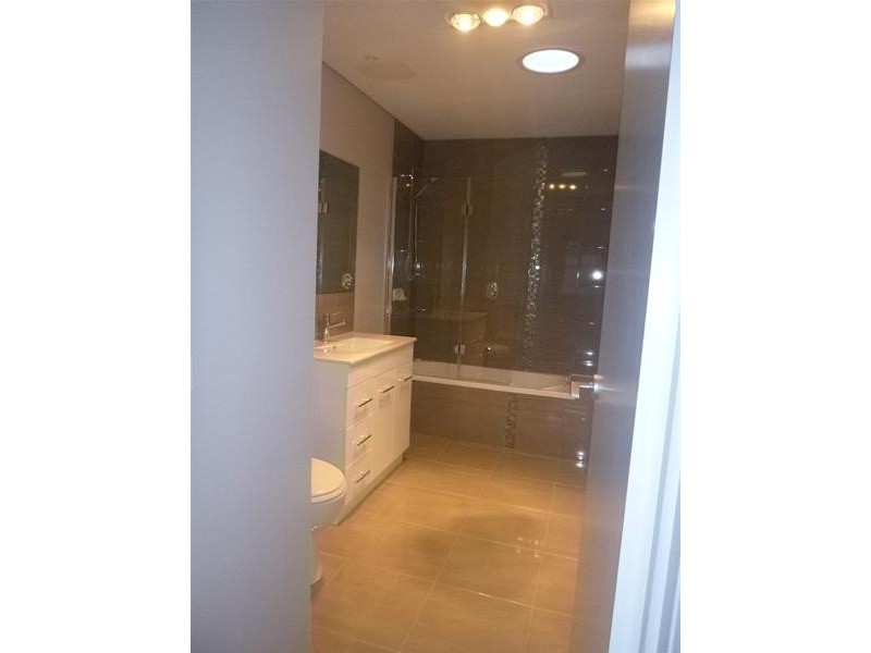 2/8 Pomegranate Way, Pakenham VIC 3810