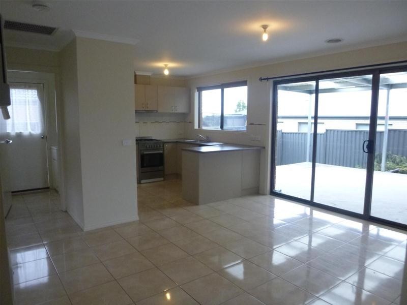 1 Doonie Way, Pakenham VIC 3810