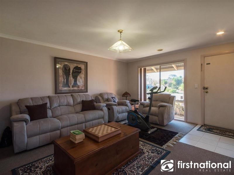 27 Balmaceda Court, Berwick VIC 3806