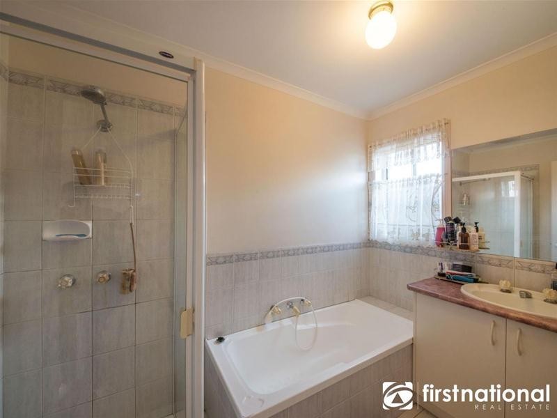 27 Balmaceda Court, Berwick VIC 3806