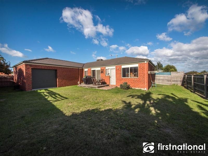 27 Balmaceda Court, Berwick VIC 3806