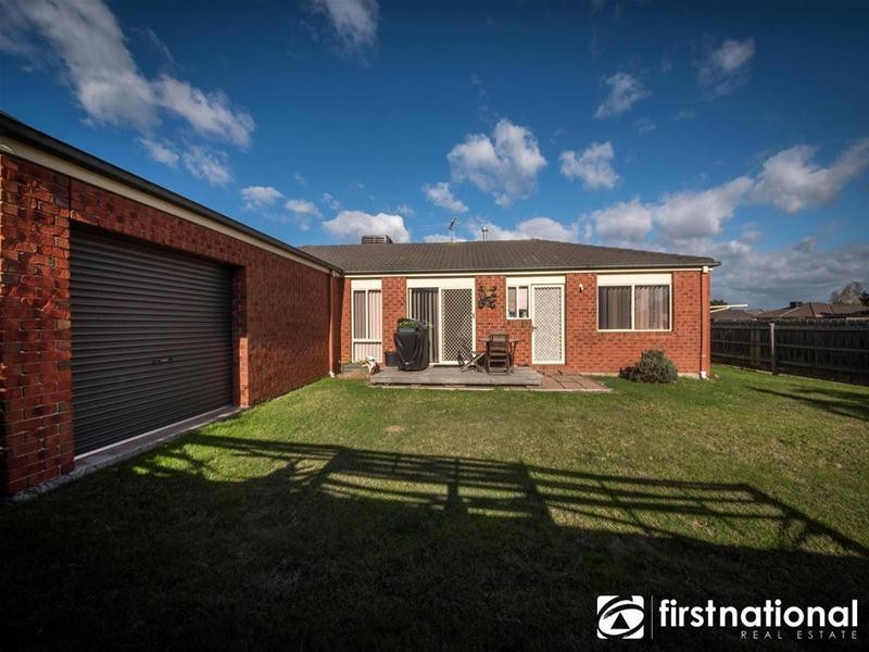 27 Balmaceda Court, Berwick VIC 3806
