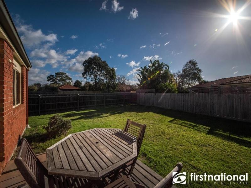 27 Balmaceda Court, Berwick VIC 3806