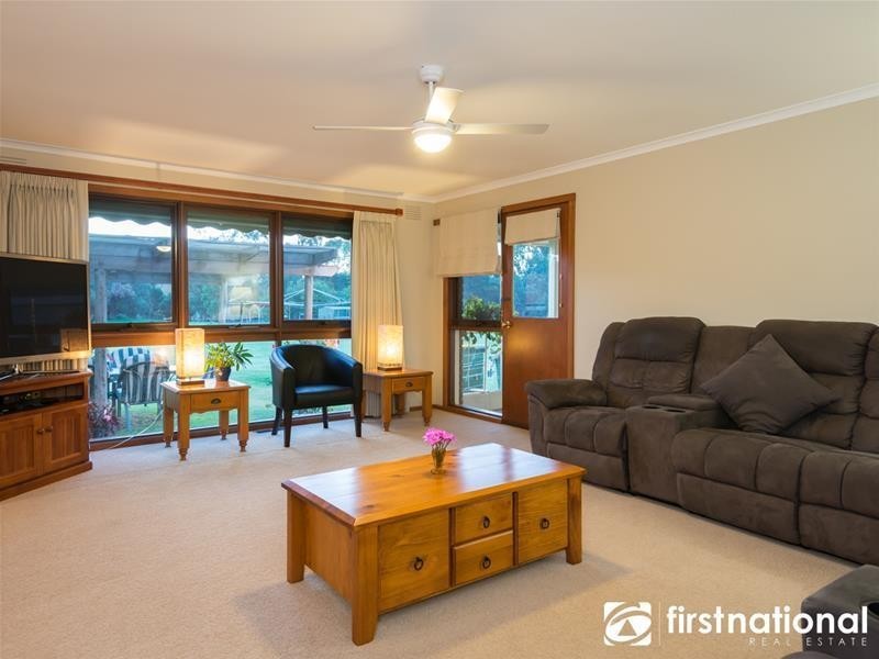 18 Oaktree Drive, Pakenham VIC 3810